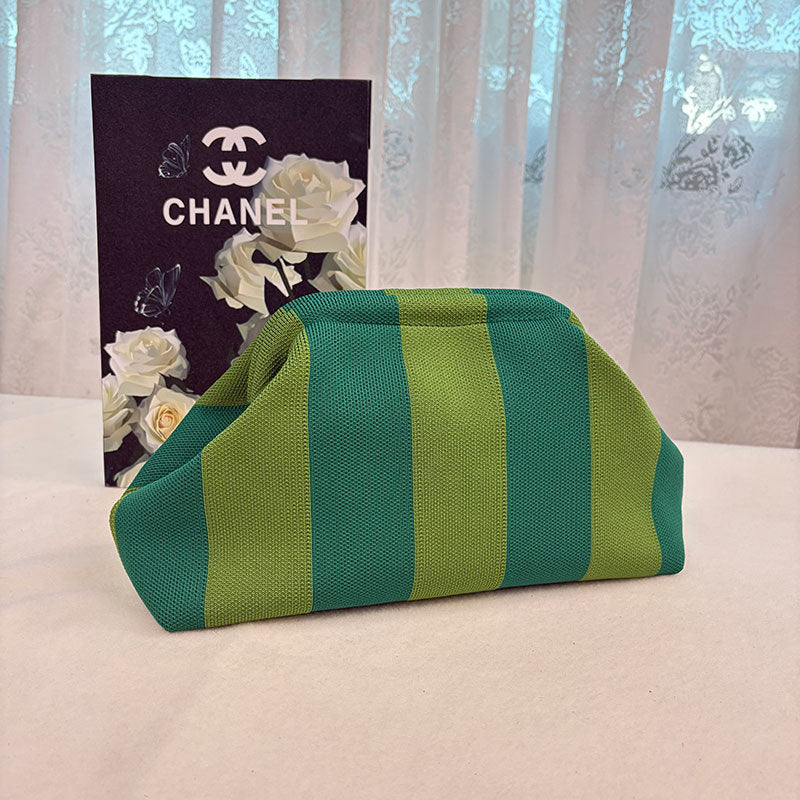 👜 Dumpling Clutch Bag, Large Capacity Kiss Lock Cosmetic Handbag for Daily Travel Party