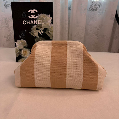 👜 Dumpling Clutch Bag, Large Capacity Kiss Lock Cosmetic Handbag for Daily Travel Party