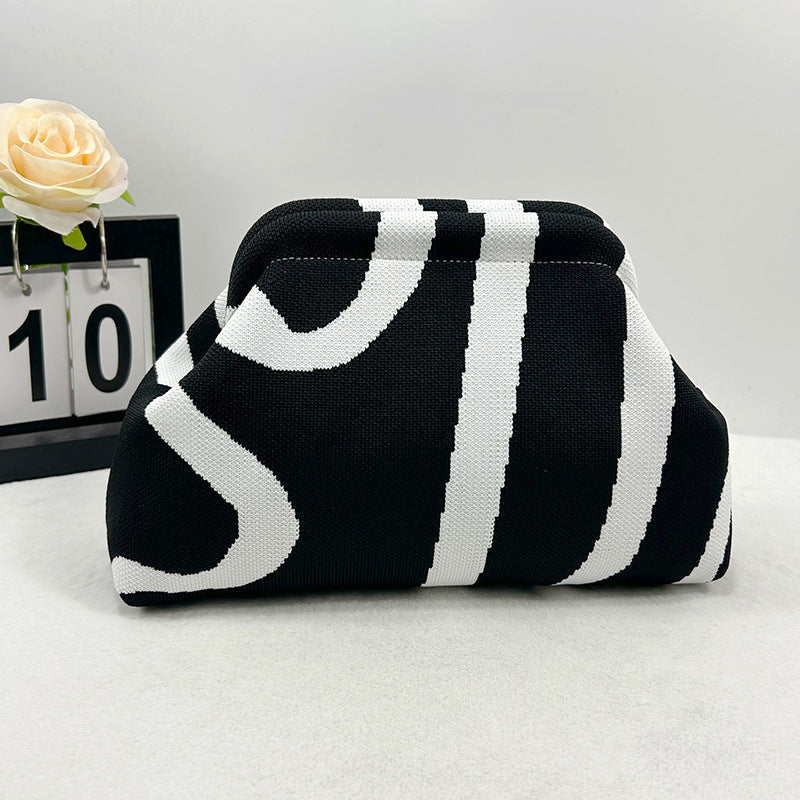 👜 Dumpling Clutch Bag, Large Capacity Kiss Lock Cosmetic Handbag for Daily Travel Party