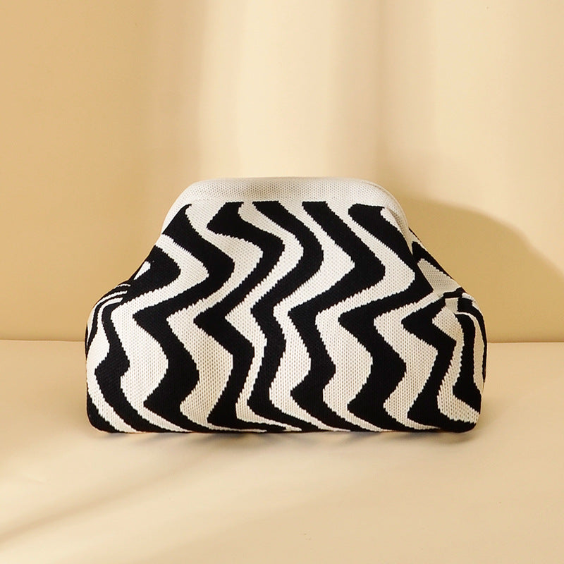 👜 Dumpling Clutch Bag, Large Capacity Kiss Lock Cosmetic Handbag for Daily Travel Party